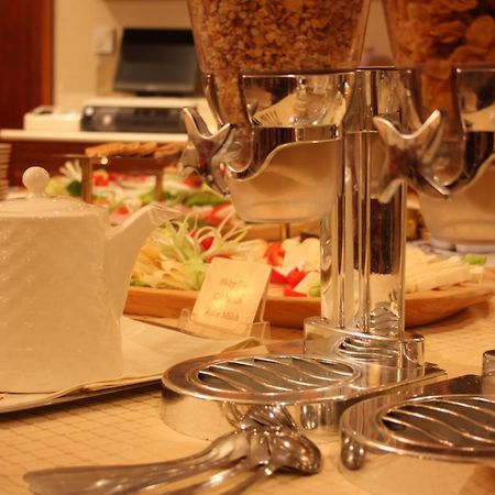 Dóm Hotel Szeged Buitenkant foto