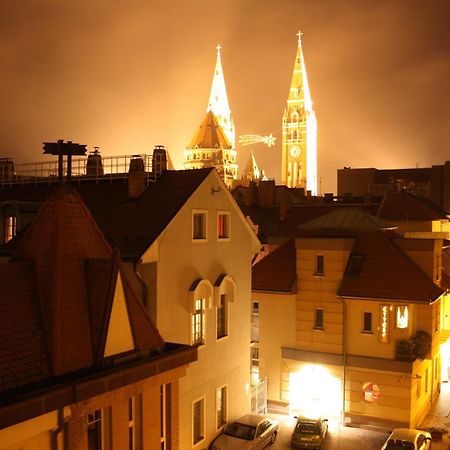Dóm Hotel Szeged Buitenkant foto