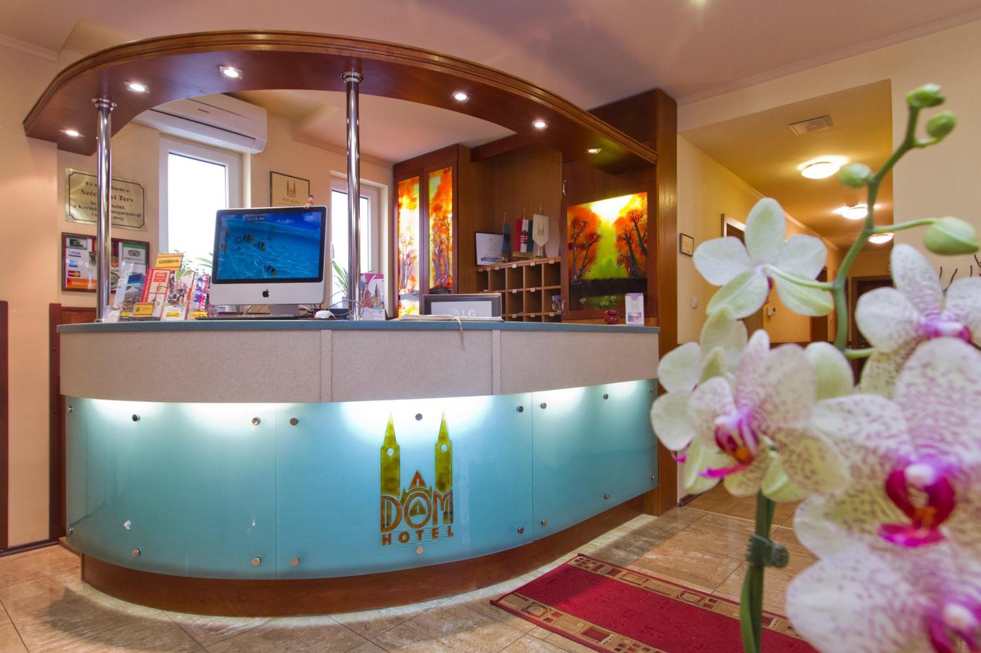 Dóm Hotel Szeged Buitenkant foto