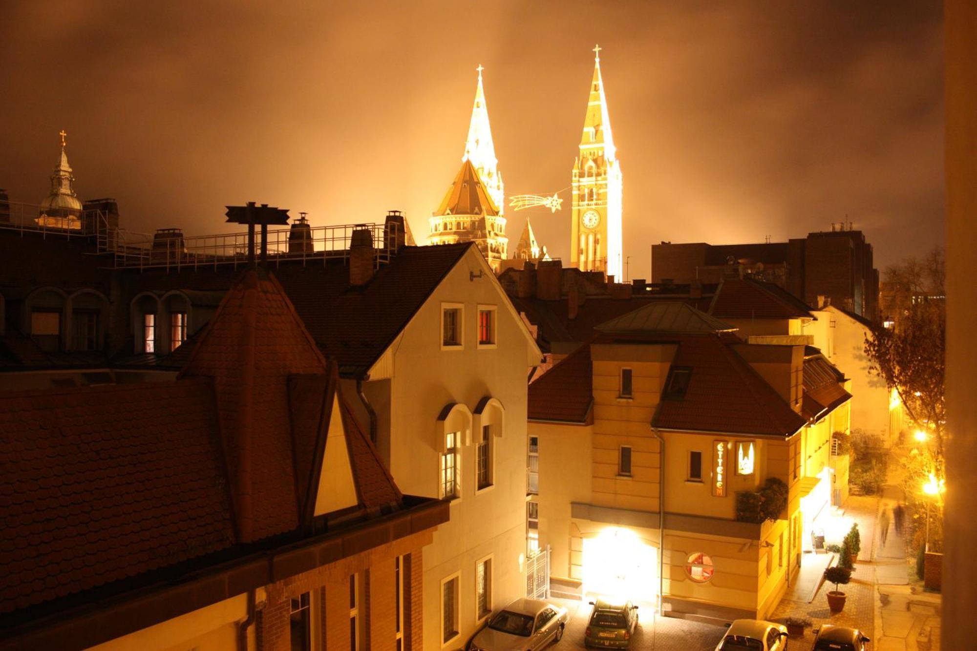 Dóm Hotel Szeged Buitenkant foto