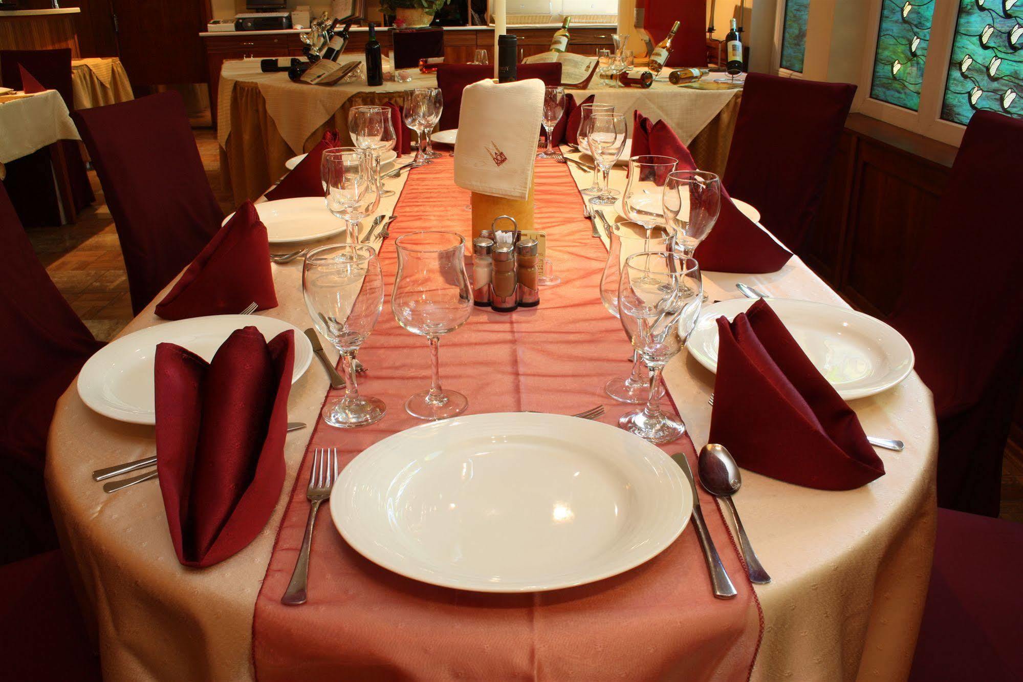 Dóm Hotel Szeged Buitenkant foto