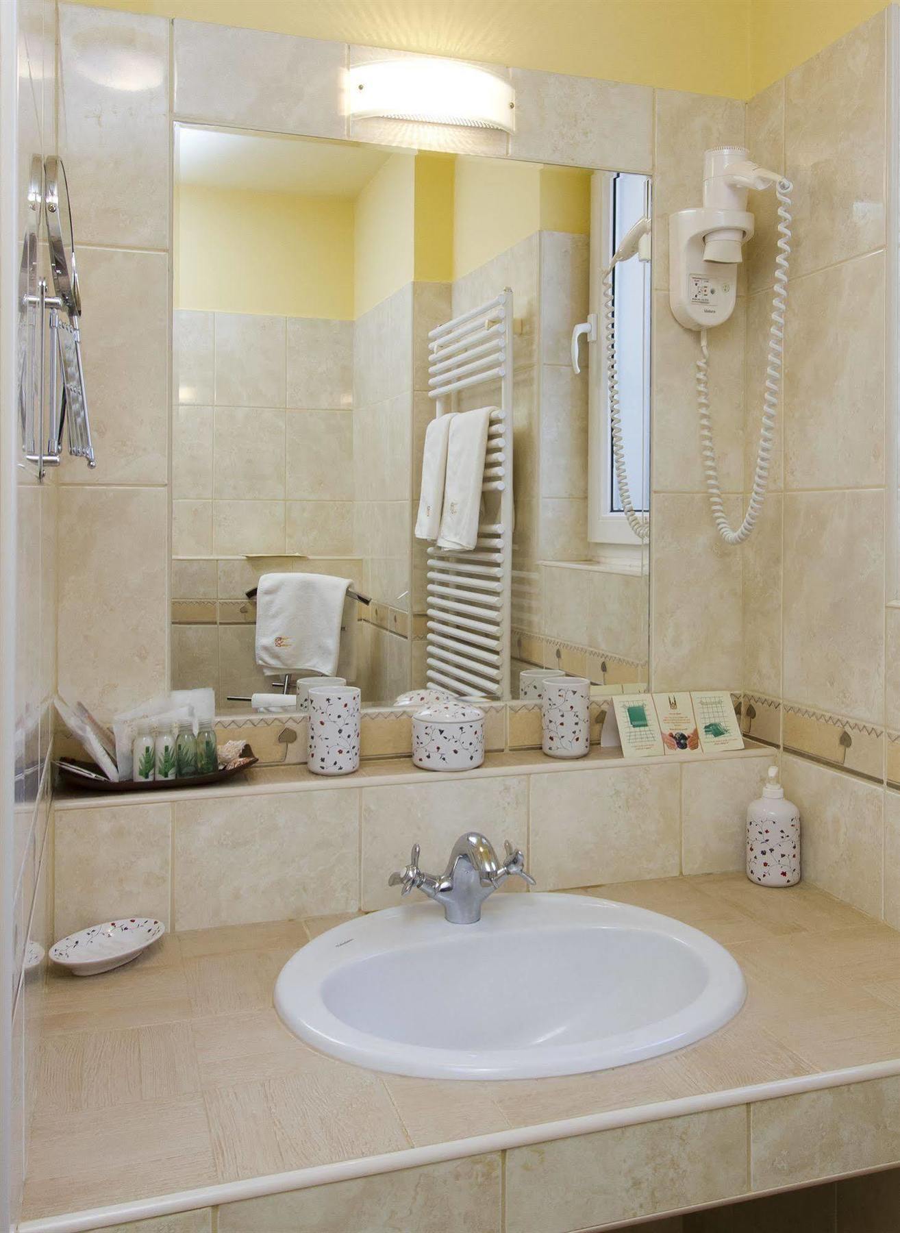 Dóm Hotel Szeged Buitenkant foto