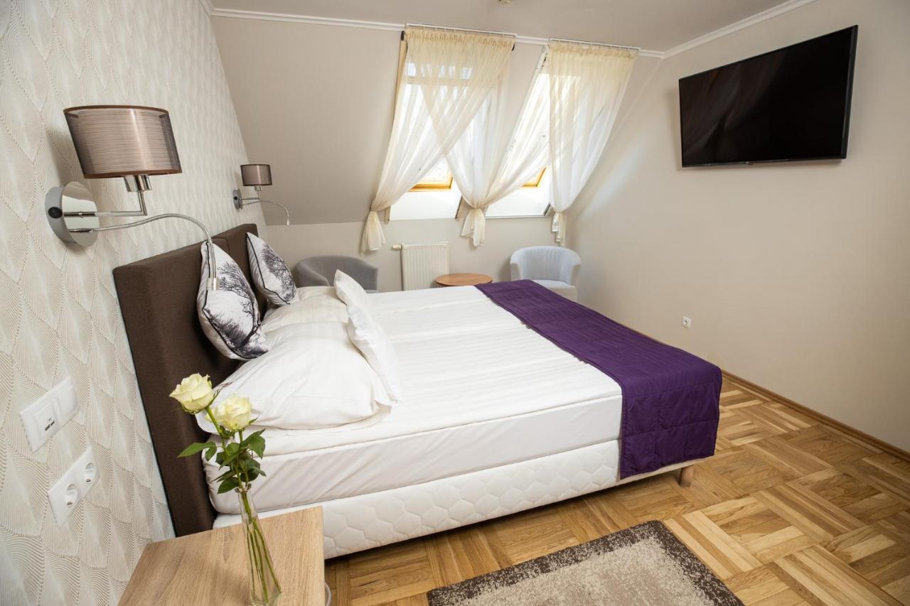 Dóm Hotel Szeged Buitenkant foto