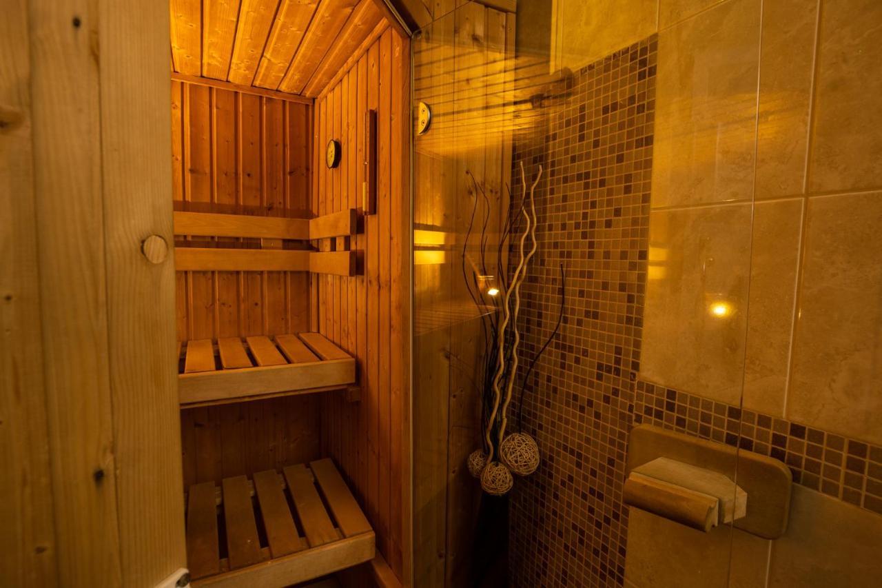 Dóm Hotel Szeged Buitenkant foto