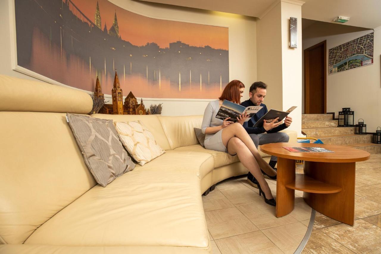 Dóm Hotel Szeged Buitenkant foto