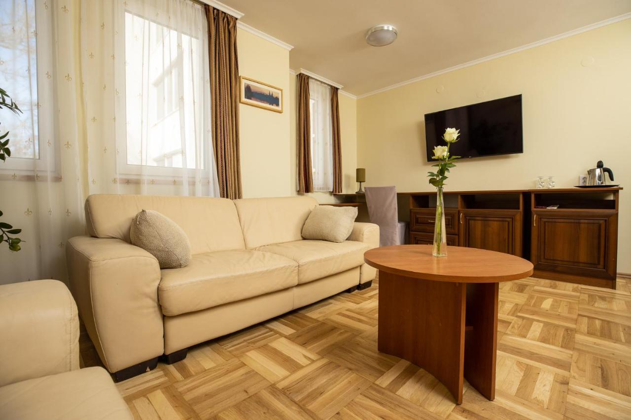 Dóm Hotel Szeged Buitenkant foto