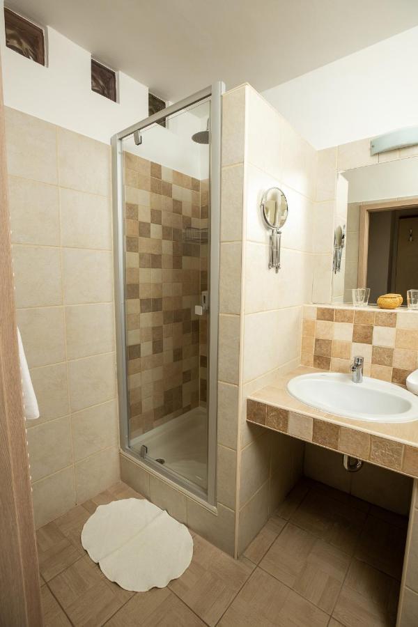 Dóm Hotel Szeged Buitenkant foto